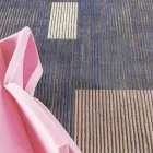 Håndlavet modulært farvet viskosetæppe vævet i Indien - Gilberto Viadurini