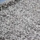 Stort og moderne design Fringed Uld Rug sort eller creme - Jacqueline Viadurini