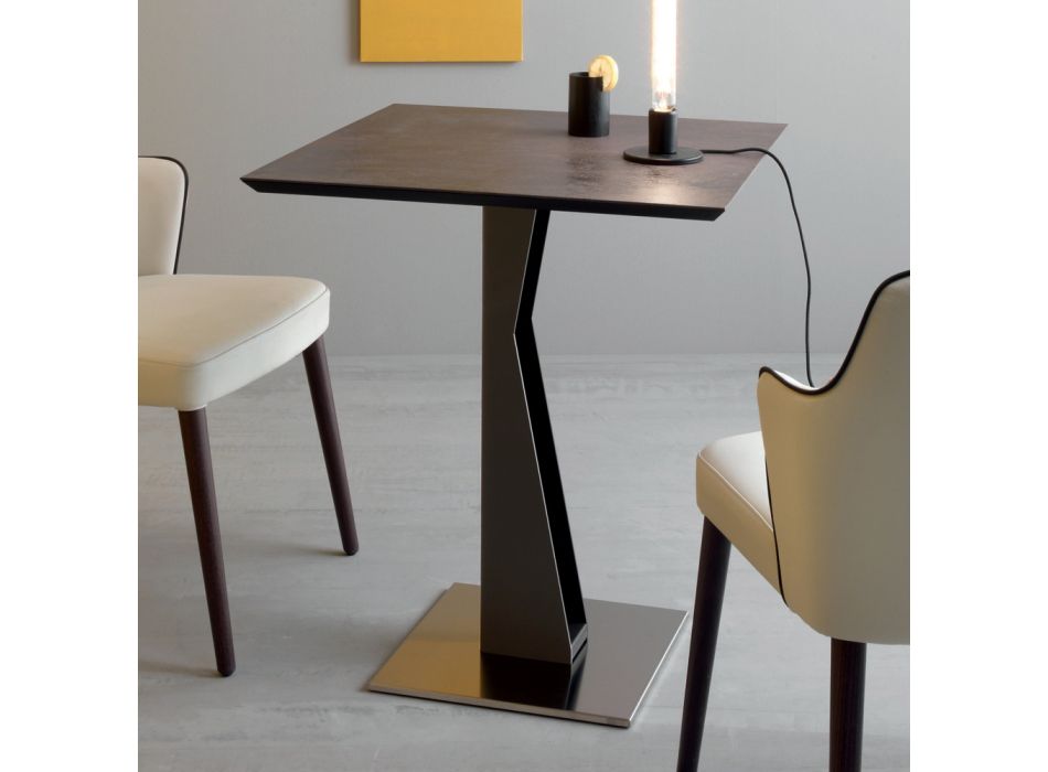 Høj firkantet sofabord i skrå metal og mat keramisk plade - Coriko Viadurini
