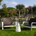 Slide Peak lavt bord (H50) polyethylen og glas fremstillet i Italien Viadurini