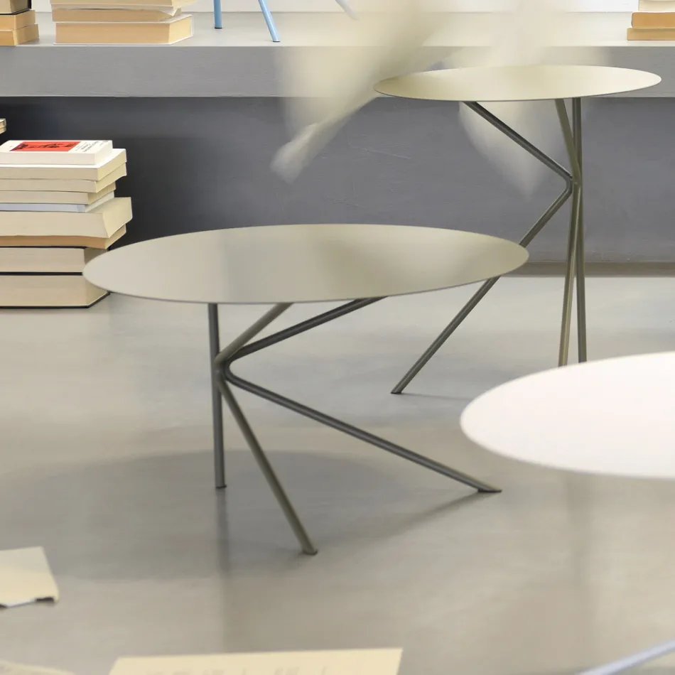 Rundt metal sofabord, design i forskellige farver og 2 størrelser - Olesya Viadurini