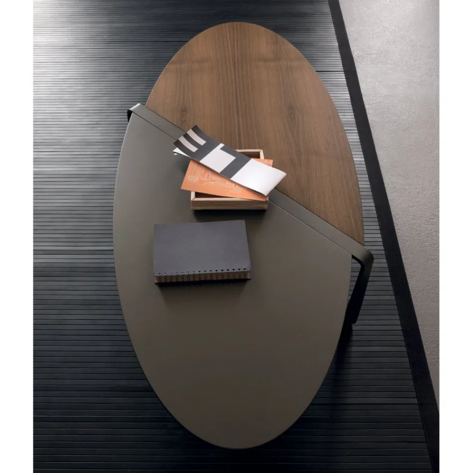 Ovalt sofabord i metal og tofarvet træplade - Comacchio Viadurini