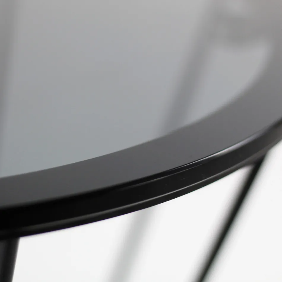 Rundt sofabord med stålbund og glasplade lavet i Italien - Alisea Viadurini