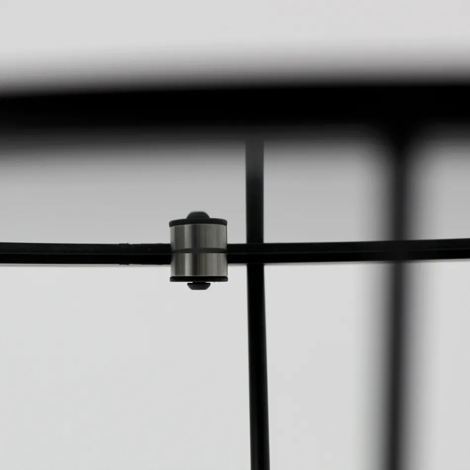 Rundt sofabord med stålbund og glasplade lavet i Italien - Alisea Viadurini