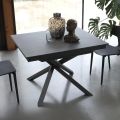 Udtrækkeligt spisebord med metalstruktur fremstillet i Italien - elastisk