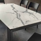 Spisebord i Hpl marmoreffekt og lakeret metal fremstillet i Italien - Jupiter Viadurini