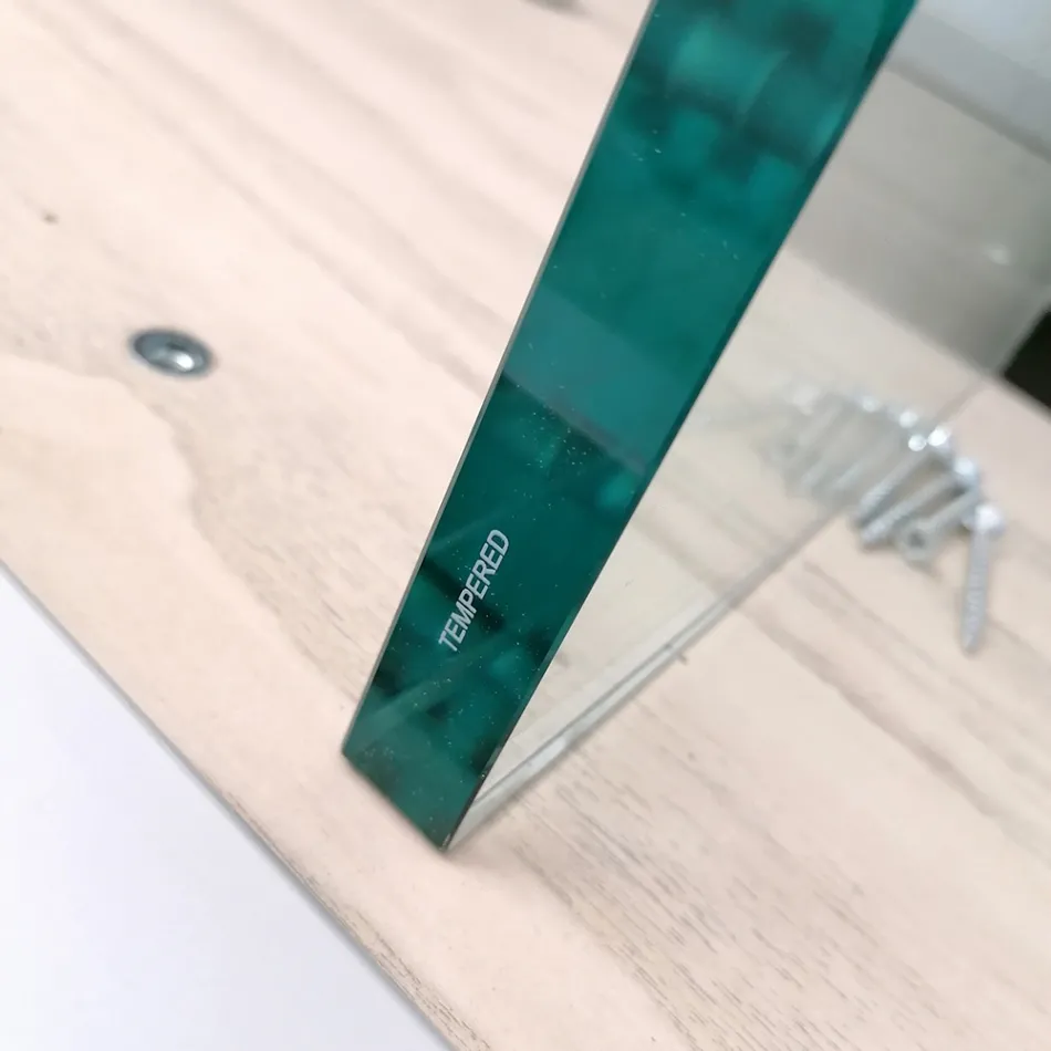 Moderne spisebord i fineret træ og glas lavet i Italien - Strappo Viadurini