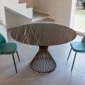 Rundt spisebord i Florim poleret keramik og stålsokkel - Denali