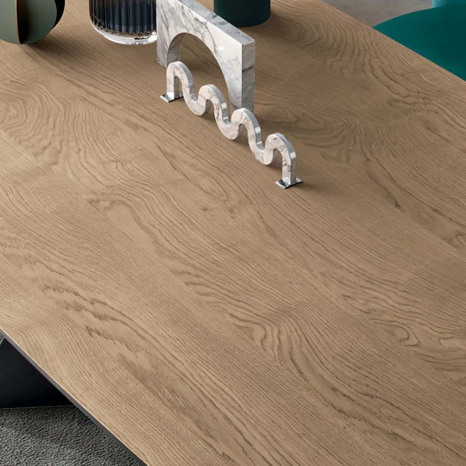 Fast bord i egetræsfiner og malet metalbase - Milo Viadurini