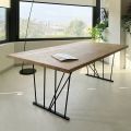 Firkantet knudet egetræsbord og metalunderstell lavet i Italien - Consuelo