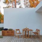 Firkantet udendørs bord i akacietræ med 4 foldestole - salvie Viadurini