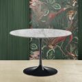 Tulip Table Saarinen H 74 med rund top i Arabescato-marmor lavet i Italien - Scarlet