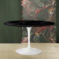 Tulip Table Saarinen H 74 med rund top i sort Marquinia-marmor lavet i Italien - Scarlet
