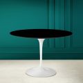Tulip Table Saarinen H 73 Round i absolut sort keramik fremstillet i Italien - Scarlet