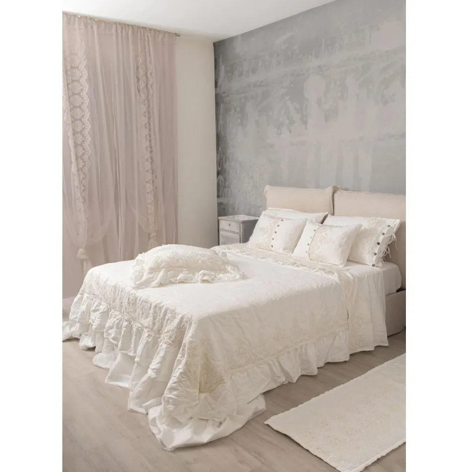 Let hørgardin med organza og gotisk broderi i luksuscentret - Marinella Viadurini