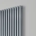 Hydraulisk radiator med vandrette solfangere og lodrette rør - Colomba Viadurini