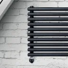 Hydraulisk radiator med lodrette solfangere og vandrette rør - Sammensat Viadurini