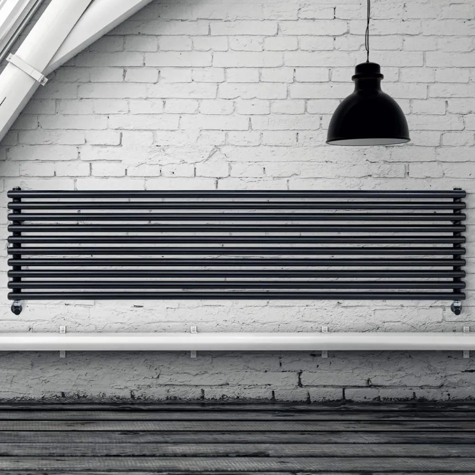 Hydraulisk radiator med lodrette solfangere og vandrette rør - Sammensat Viadurini