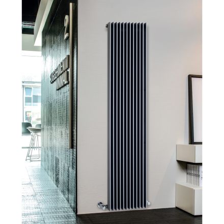 Hydraulisk radiator med dobbelt serie af flade elementer lavet i Italien - Makedonien Viadurini