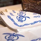 Serviet i blandet linned med håndtryk unikt stykke fremstillet i Italien - mærker Viadurini