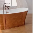 Støbejern badekar udadvendt klædt i Henry kobber Viadurini