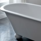 Mat Hvid Solid Overflade badekar med fødder - grader Viadurini