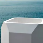 Hvid indendørs eller udendørs vase i plast med 3 størrelser - perle af Myyour Viadurini