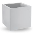 Vase i farvet polyethylen kubisk form lavet i Italien - Tonello