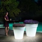 Lys vase til udendørs i hvid polyethylen lavet i Italien - Taralla Viadurini