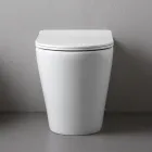 Gulvmonteret toilet med slankt soft-close sæde i hvid keramik - Salice Viadurini