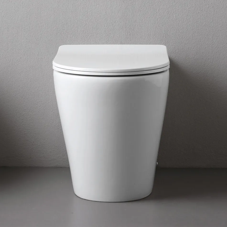 Gulvmonteret toilet med slankt soft-close sæde i hvid keramik - Salice Viadurini
