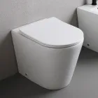 Gulvmonteret toilet med slankt soft-close sæde i hvid keramik - Salice Viadurini