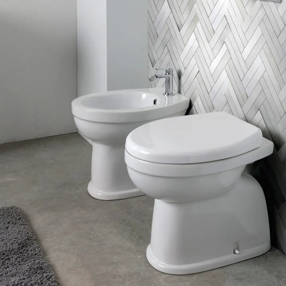 Moderne hvidt keramisk gulvstående toilet med polyestersæde - Silica Viadurini
