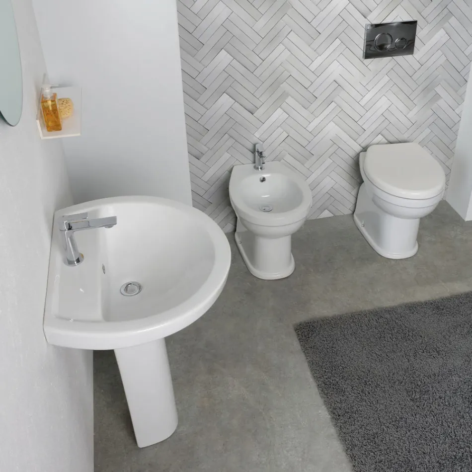 Moderne hvidt keramisk gulvstående toilet med polyestersæde - Silica Viadurini