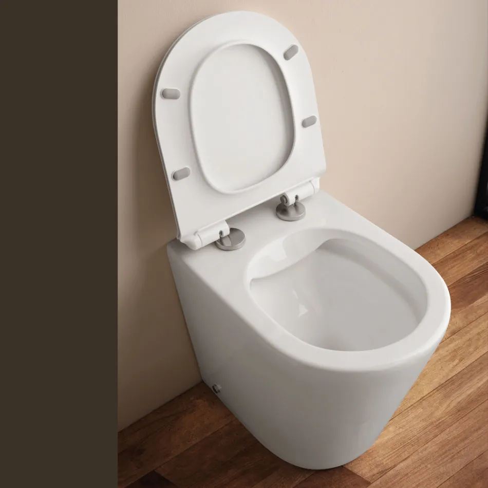 Gulvmonteret toilet uden kant med soft-close sæde i hvid keramik - Juniper   Viadurini