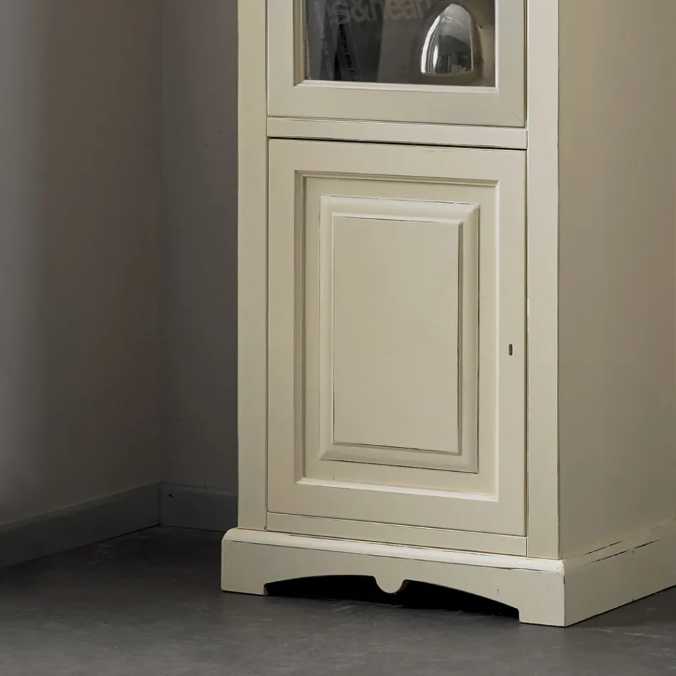 Vitrineskab i træ med patineret elfenben finish. Fremstillet i Italien - Fosta Viadurini